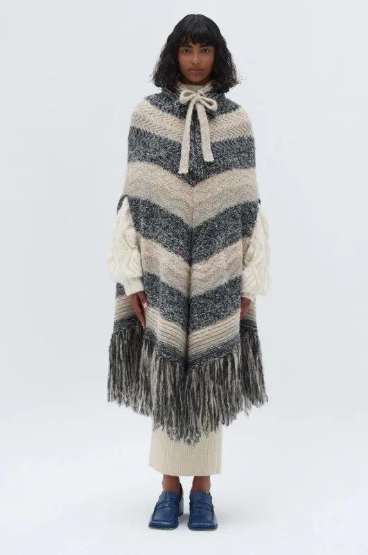 Ayni Nabila Cape