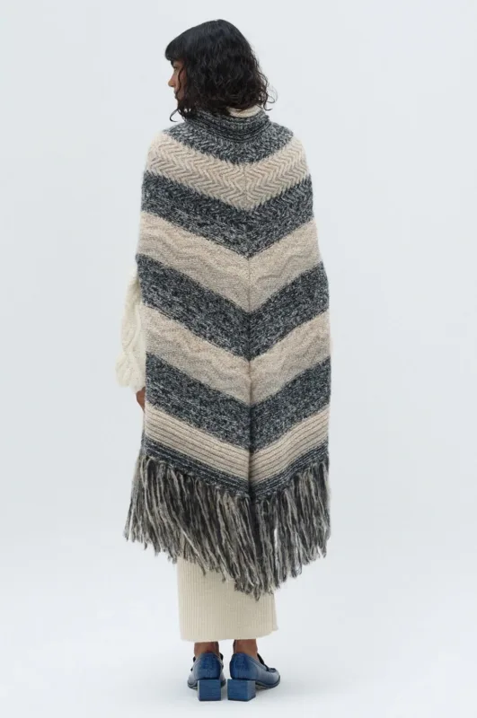 Ayni Nabila Cape
