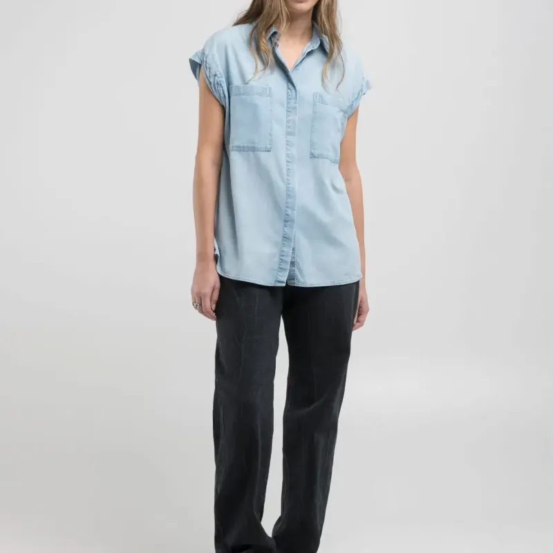 DENIM SLEEVELESS SHIRT
